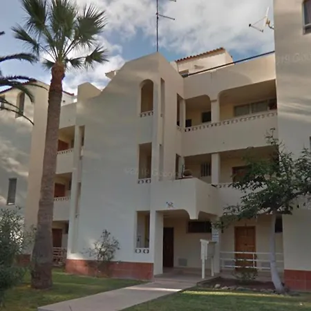 Beautiful 2-Bed And 2-Bathrooms Apartment Fully Furbished Apartman